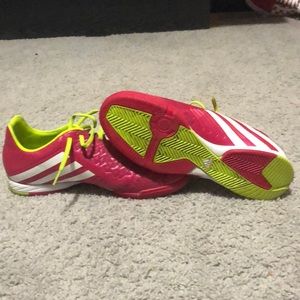 Indoor soccer shoes